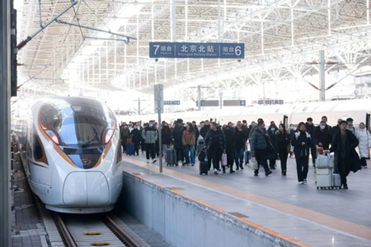 2025 में चीन में रेल यात्रियों की कुल संख्या 4 अरब 50 करोड़ से अधिक