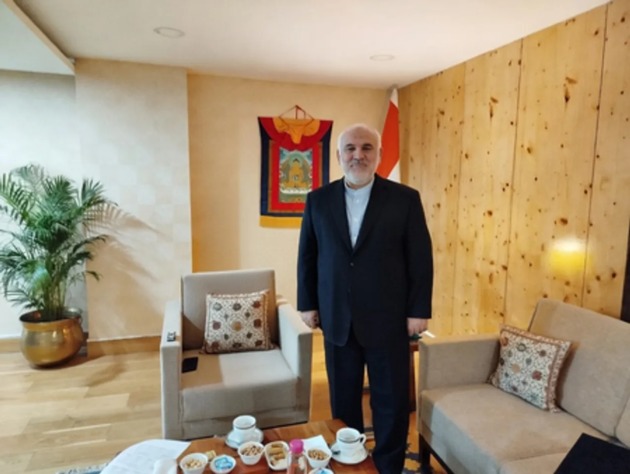 फेक न्यूज फैलाने के लिए पाकिस्तानी अकाउंट का ईरानी राजदूत ने किया फैक्ट चेक