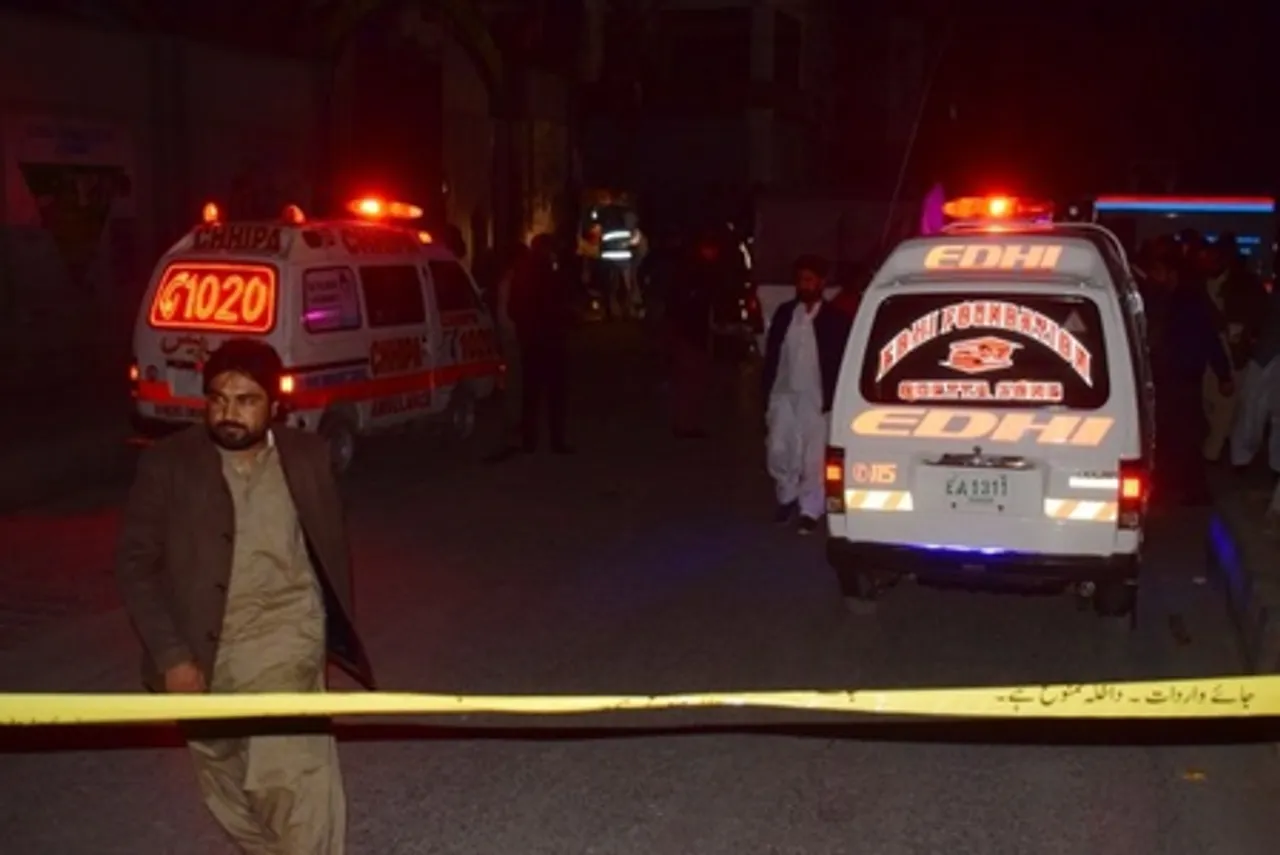 Pakistan: At least six people killed after fire erupts at shopping mall in Karachi