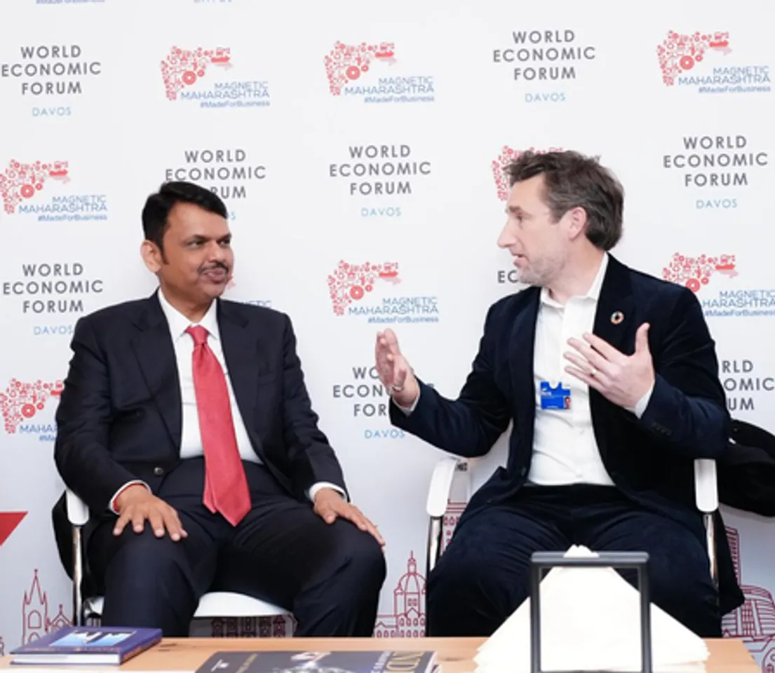 दावोस में मुख्यमंत्री फडणवीस की अगुवाई में निवेश के लिए कई हजार करोड़ के एमओयू पर हस्ताक्षर