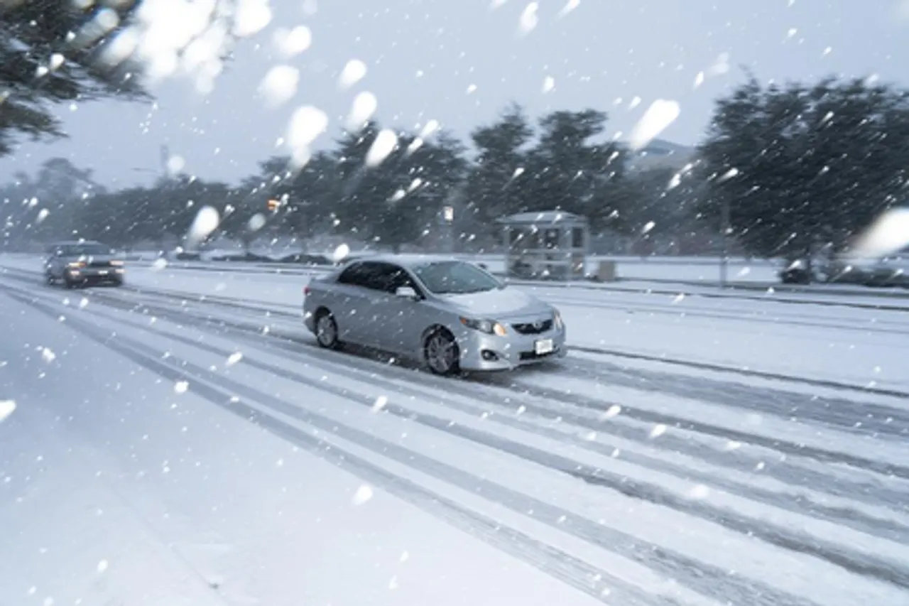 Winter storm threatens large swath of US, prompts federal response