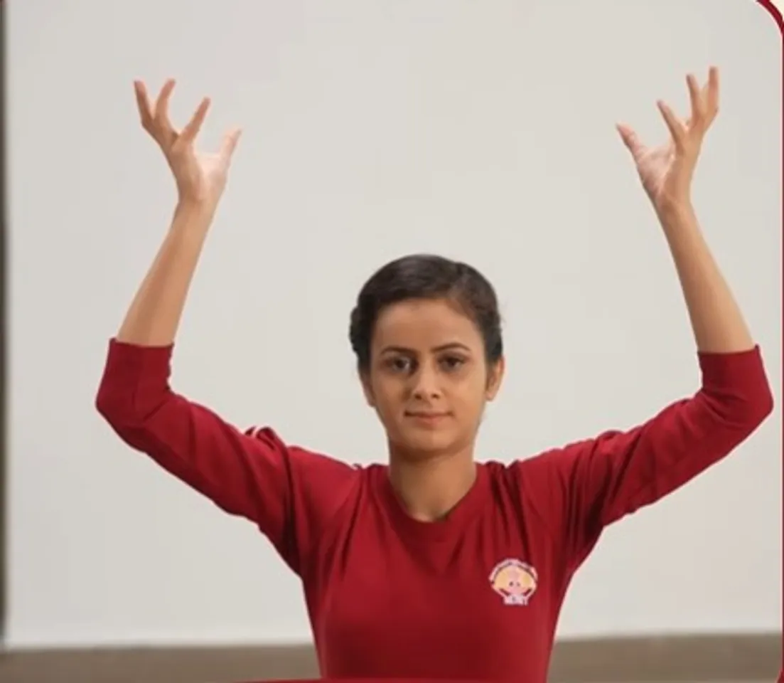 ताली बजाने से मिलेंगे कई लाभ, बच्चे हों या बड़े सभी के लिए फायदेमंद फ्लावर क्लैप