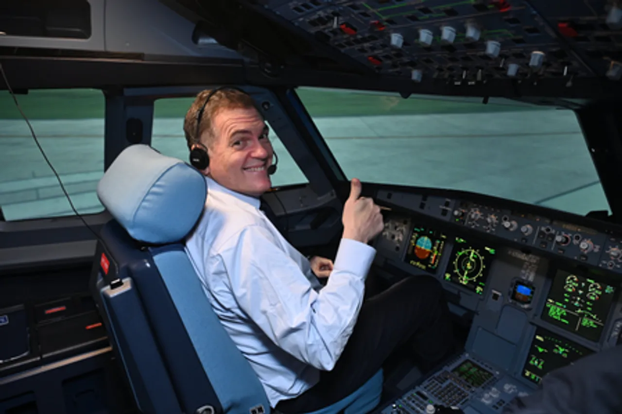 फ्रांस के परिवहन मंत्री फिलिप तबरोट ने एयरबस पायलट ट्रेनिंग सेंटर का किया दौरा