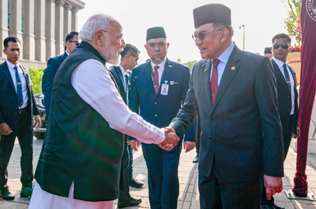 PM Modi Receives Ceremonial Welcome in Kuala Lumpur