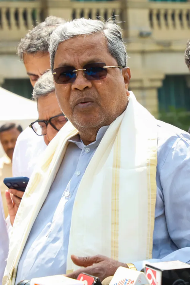 Bengaluru: Siddaramaiah pays tribute to CM Kengal Hanumanthaiah