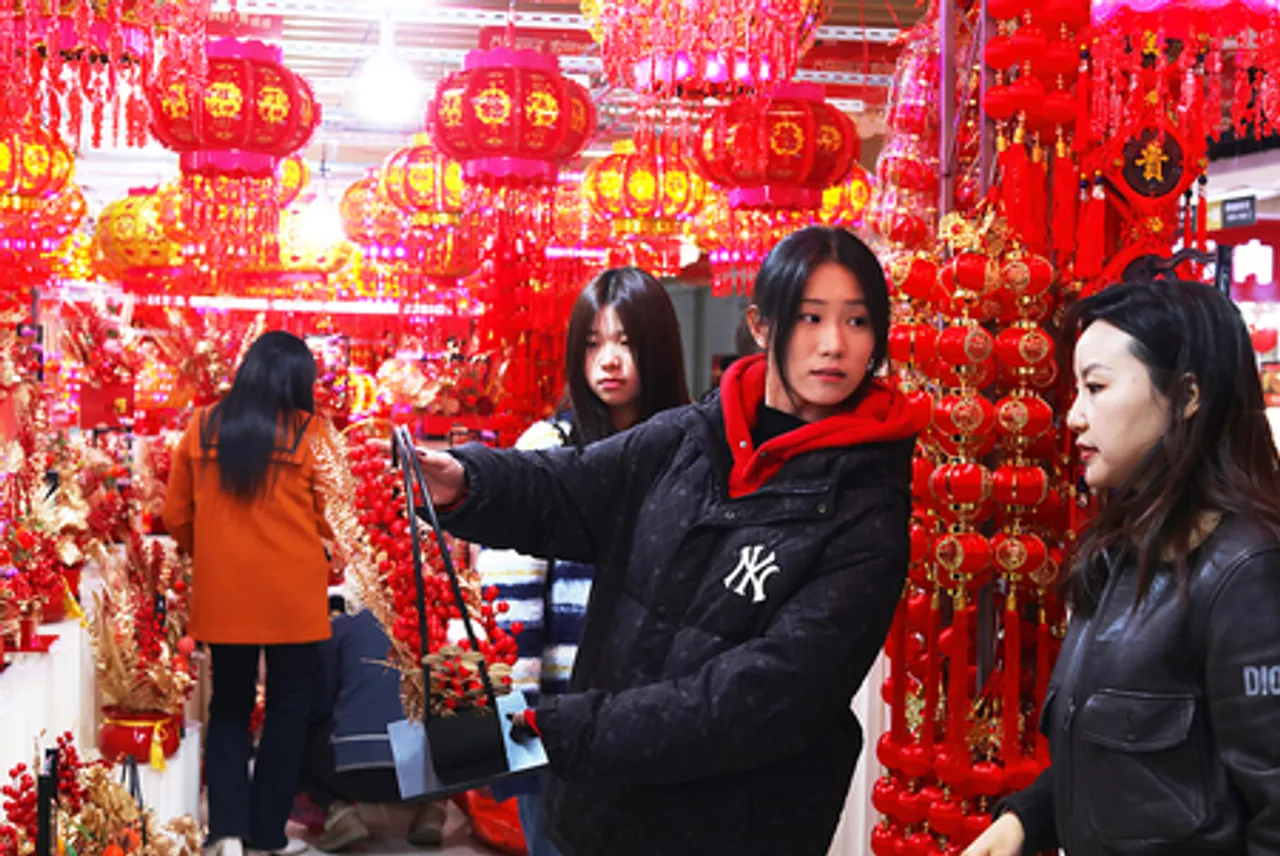 यिवू की स्प्रिंग फेस्टिवल रोशनी: जहां त्योहार चीनी अर्थव्यवस्था की धड़कन है