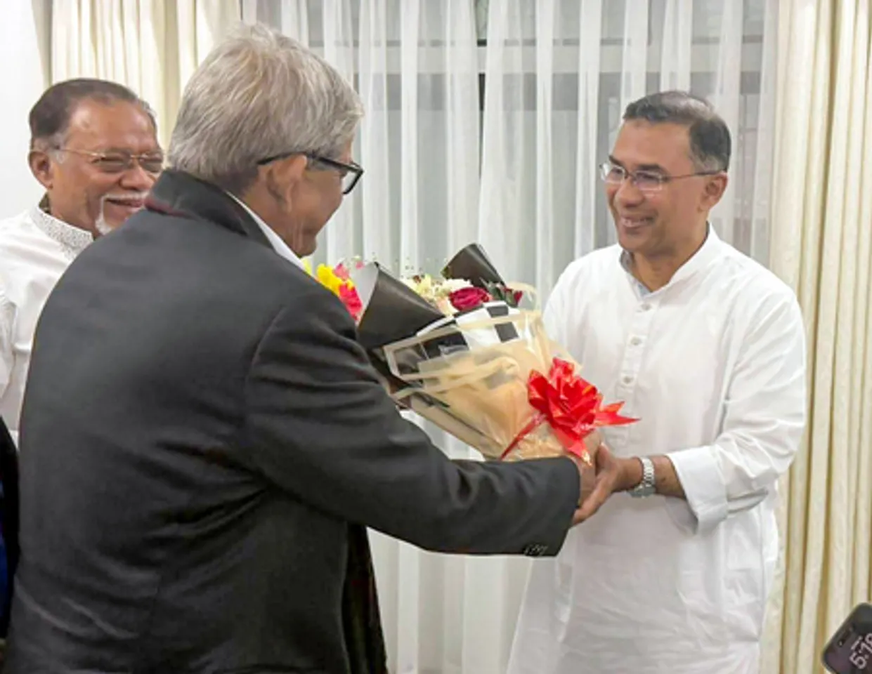 Dhaka: BNP Secretary General congratulates Tareq Rahman on election victory
