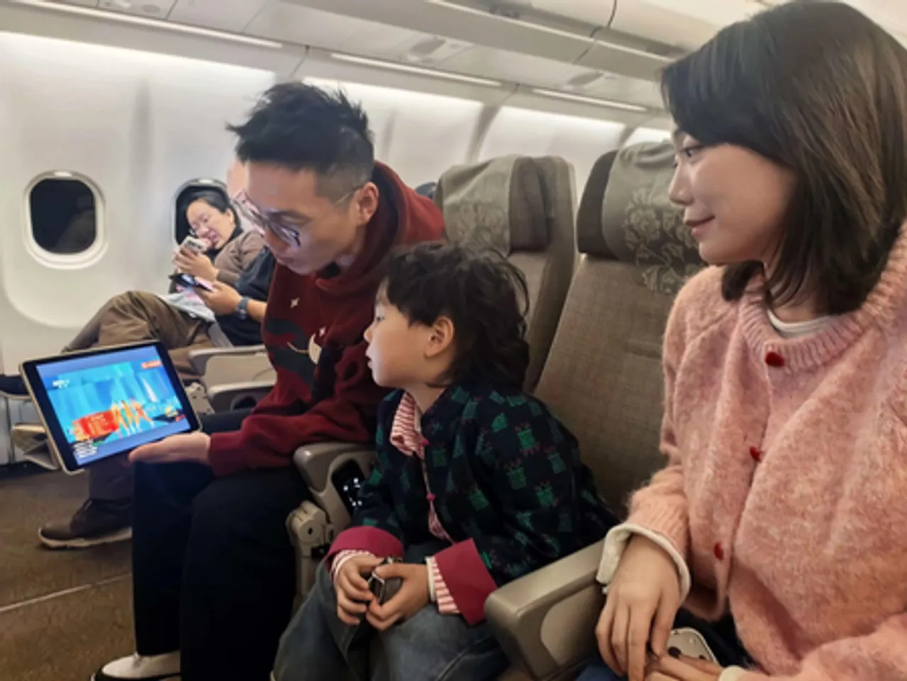 जमीन से 10 हजार मीटर ऊपर से स्प्रिंग फेस्टिवल गाला देखें