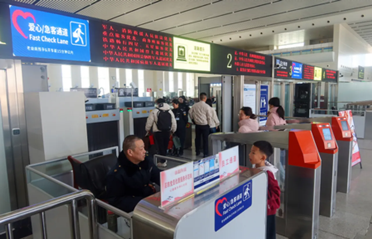 चीन रेलवे के 12306 प्लेटफार्म पर वसंत उत्सव की यात्रा के दौरान कुल 29.8 करोड़ टिकट बिके