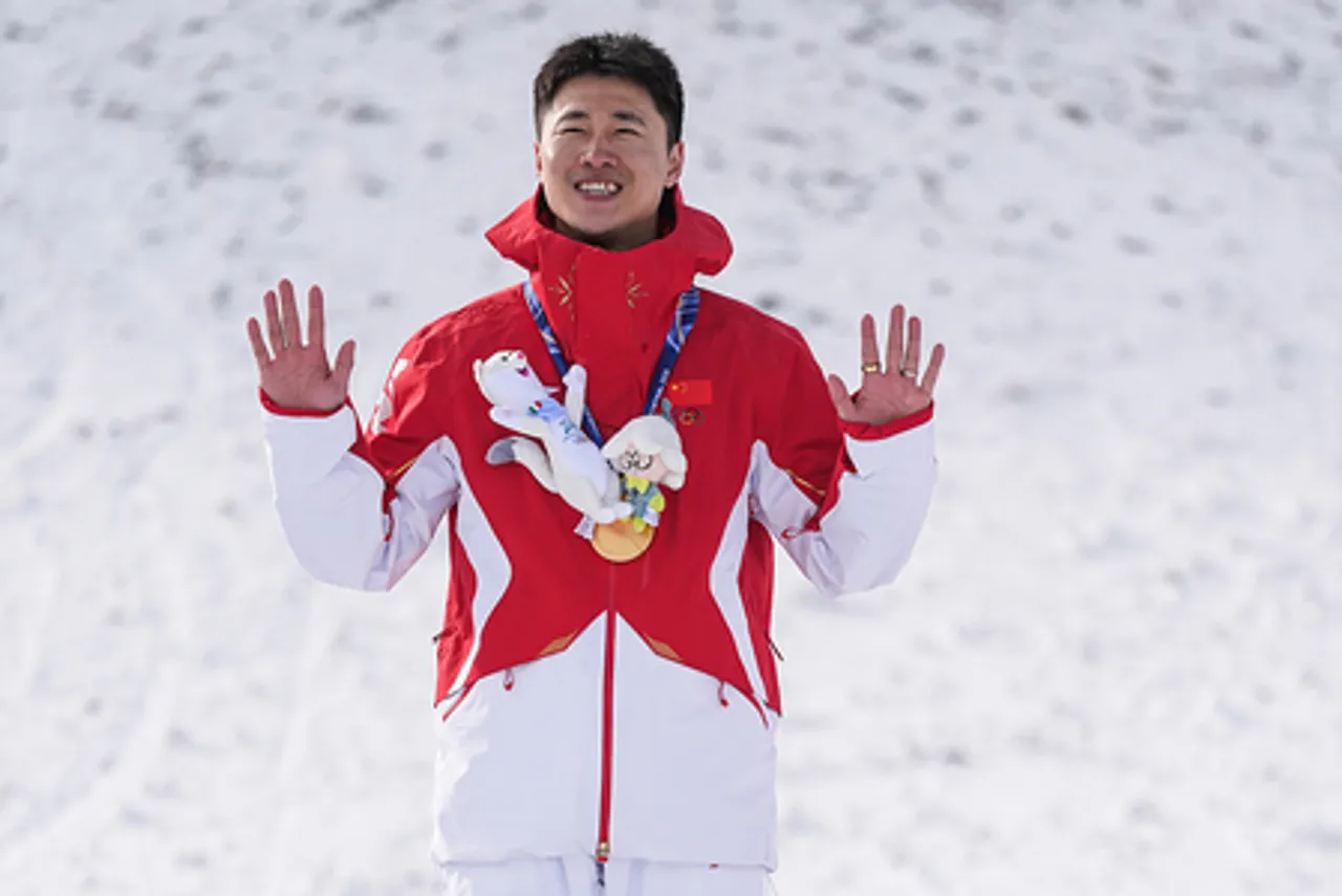 मिलान शीतकालीन ओलंपिक : गोल्ड जीतकर पत्नी श्यू मेंगथाओ के साथ 'गोल्डन कपल' बने वांग शिन्दी