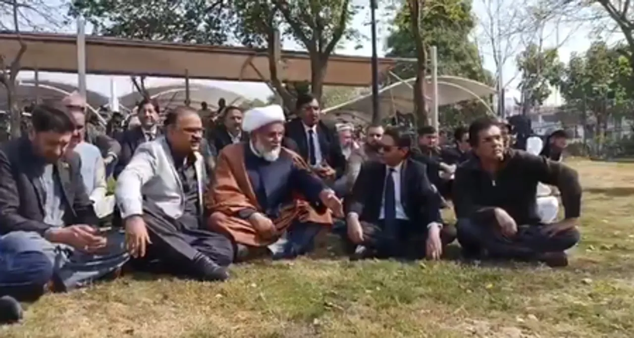 Pakistan: Opposition holds protest outside Supreme Court, demand hearing for Imran Khan's cases