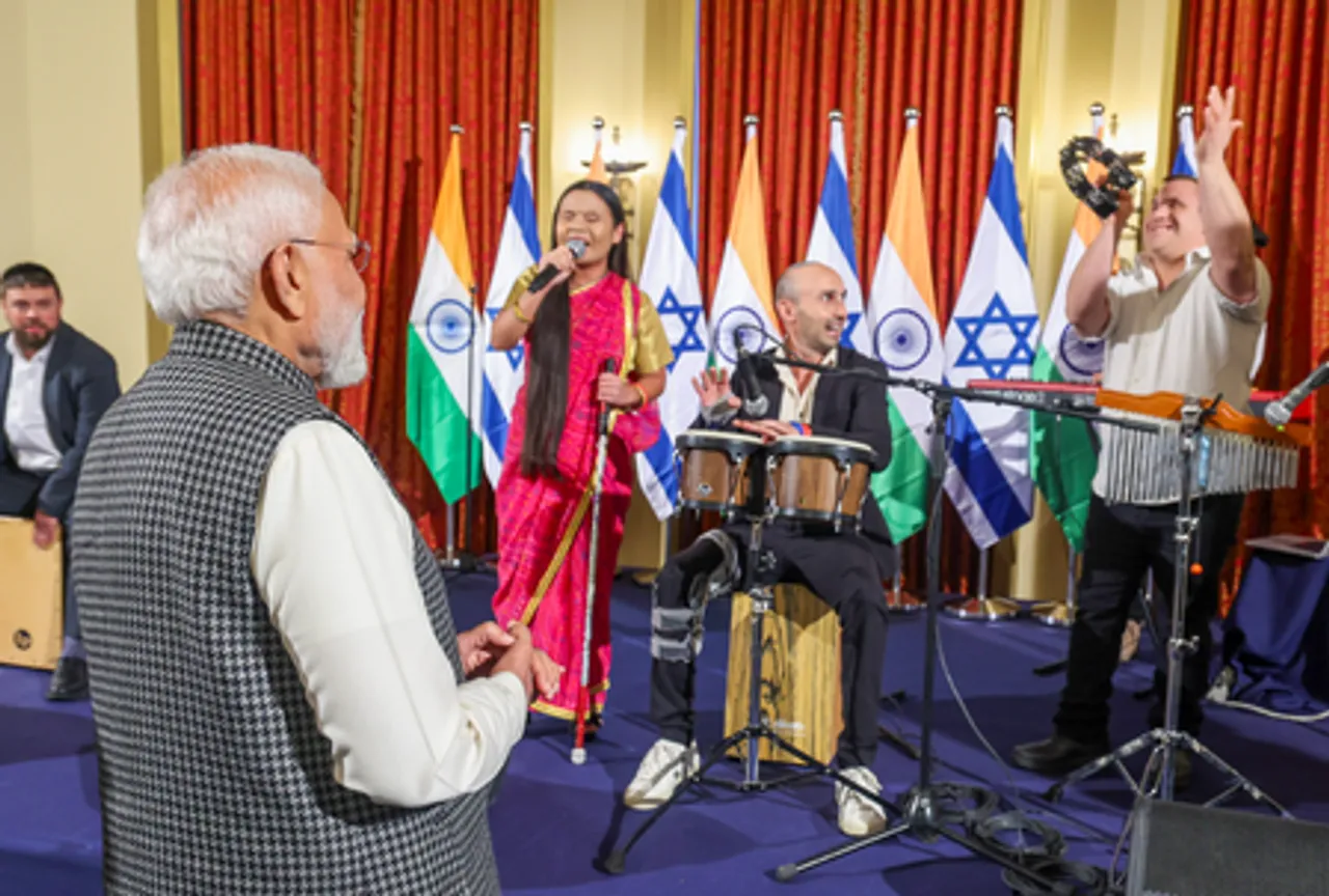 PM Modi receives warm welcome from Indian community in Tel Aviv
