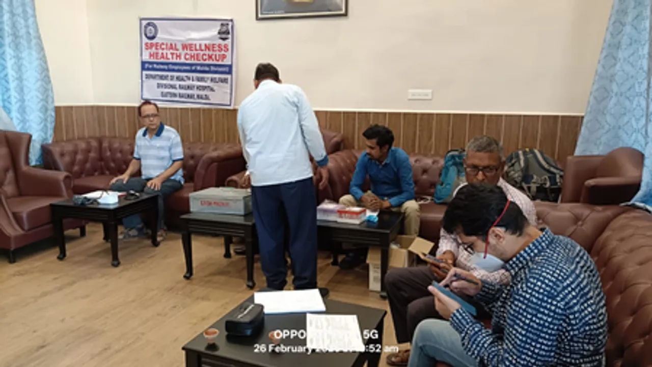 मालदा रेलवे अस्पताल का स्वास्थ्य शिविर: रेलकर्मियों की निःशुल्क जांच