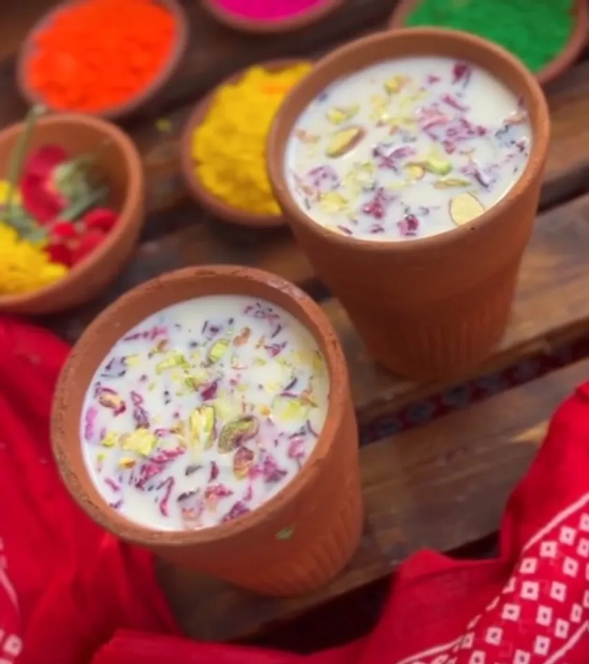 होली 2026 : कोल्ड ड्रिंक्स नहीं रंगों के त्योहार पर ट्राई करें ठंडई, घर पर ऐसे करें तैयार