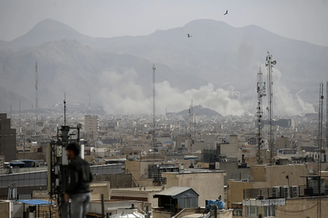 मध्य-पूर्व में बढ़ा तनावः अमेरिका एवं इजरायल ने संयुक्त हमले किए, ईरान ने दी 'विनाशकारी' जवाबी कार्रवाई की धमकी