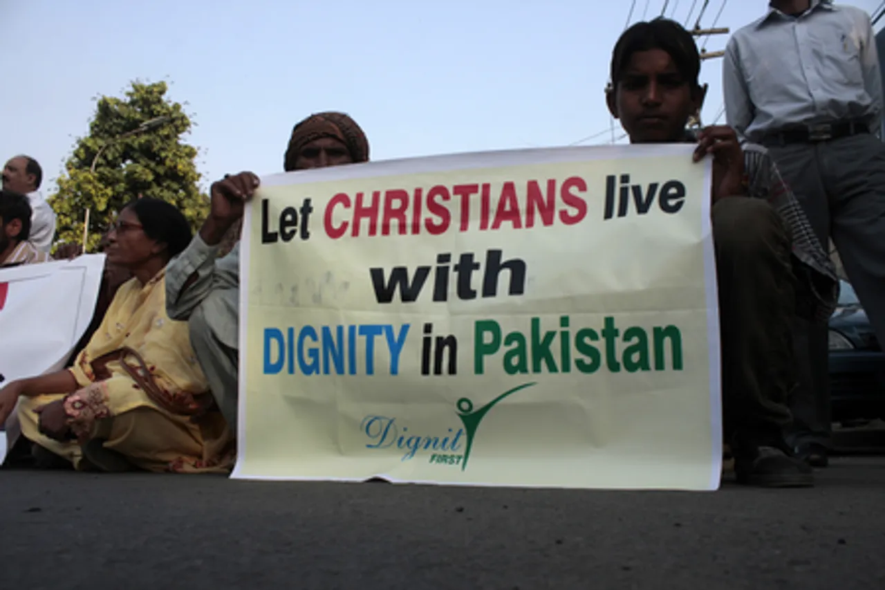 Pakistan: Rights group demands probe after blasphemy threat used to occupy Christian family's property