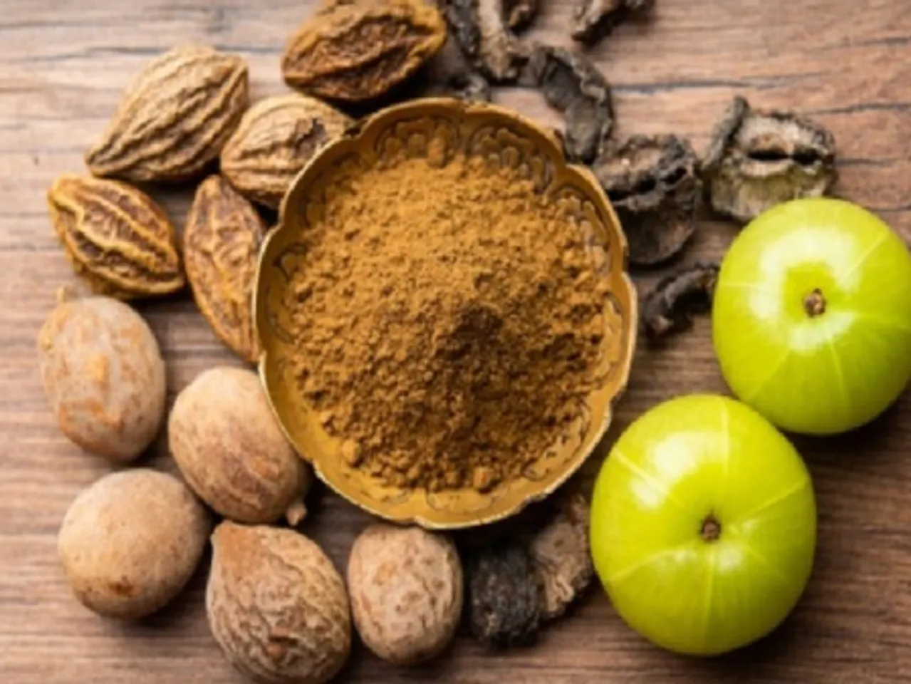 बिना शरीर को जाने कर रहे हैं त्रिफला का सेवन, वात प्रवृत्ति वाले जान लें नुकसान