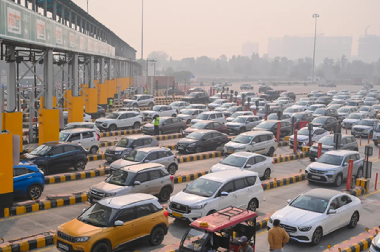 एनएचएआई ने राष्ट्रीय राजमार्गों और एक्सप्रेसवे के टोल प्लाजा पर 5,100 से अधिक महिला कर्मचारियों को तैनात किया