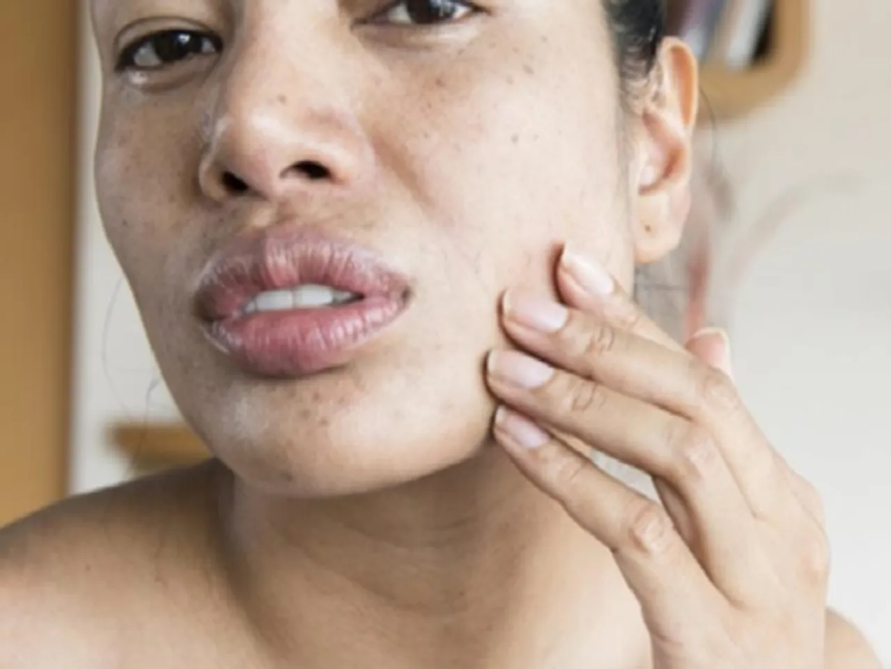 समय से पहले मुरझा रही है त्वचा, अधूरी नींद है झुर्रियों का असली कारण