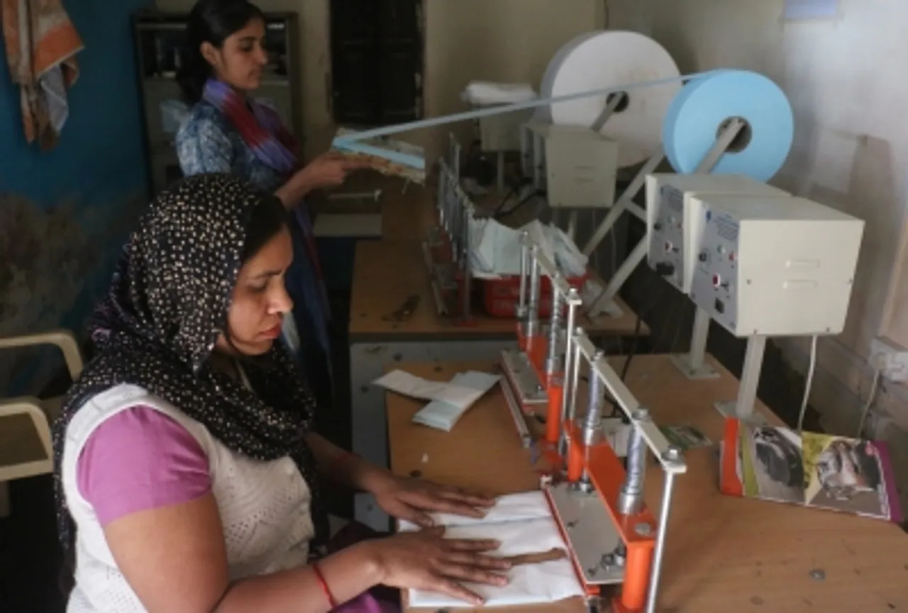 Mar 2019,Hapur,Uttar Pradesh,Women busy working,pad-manufacturing factory,pad,pad factory,pad manufacturing,Kathikhera,