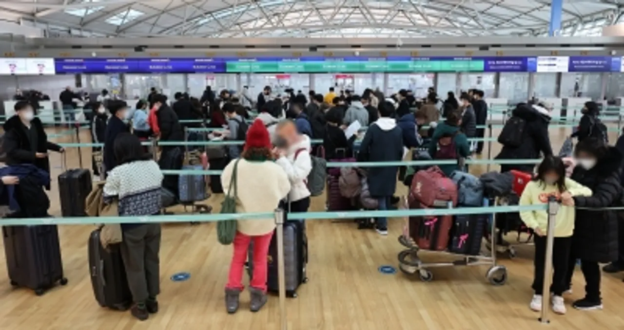 Seoul,Check-in counters,flight,passengers,Incheon International Airport,