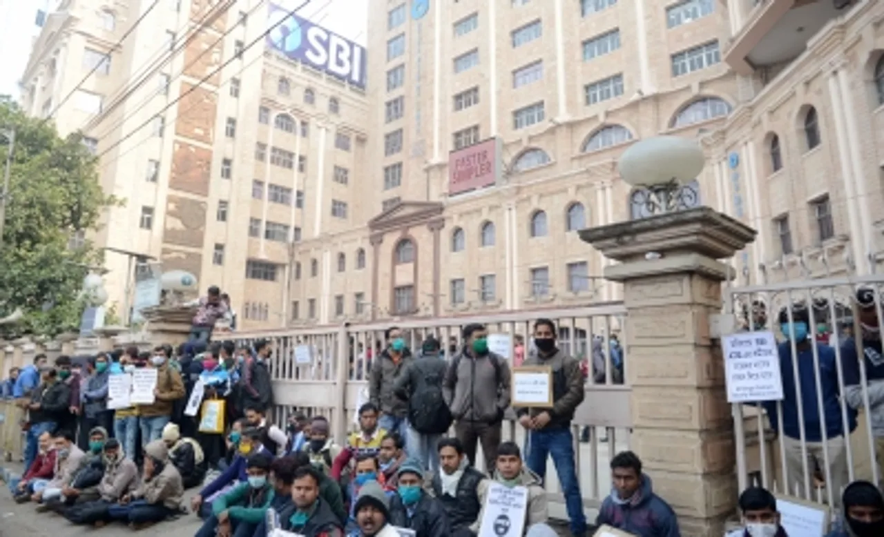 protest against unemployment,new shift policy,SBI employees,SBI contractual security workers,State Bank of India employees
