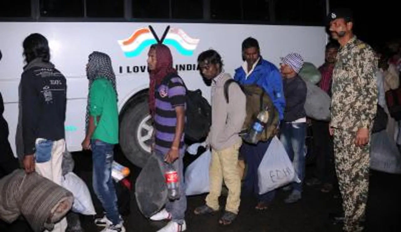 (160215) Attari border: Pakistan release 173 Indian prisoners