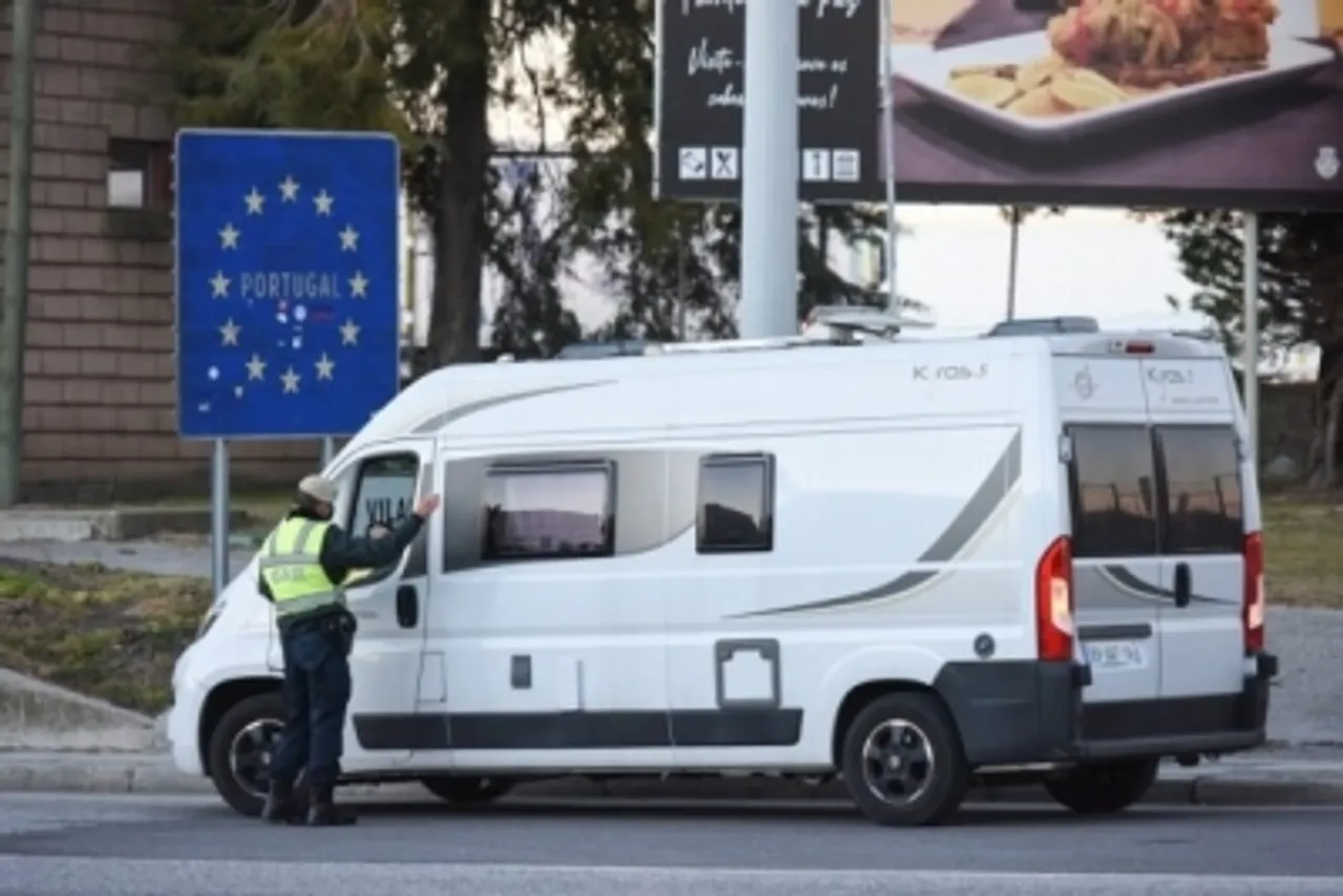 officer checks,COVID-19,vaccine,driver,Spain,
