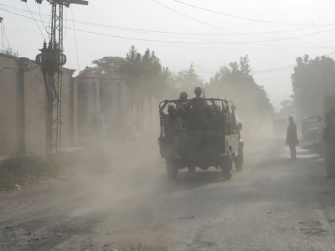 (180915) PAKISTAN-PESHAWAR-AIRBASE-ATTACK
