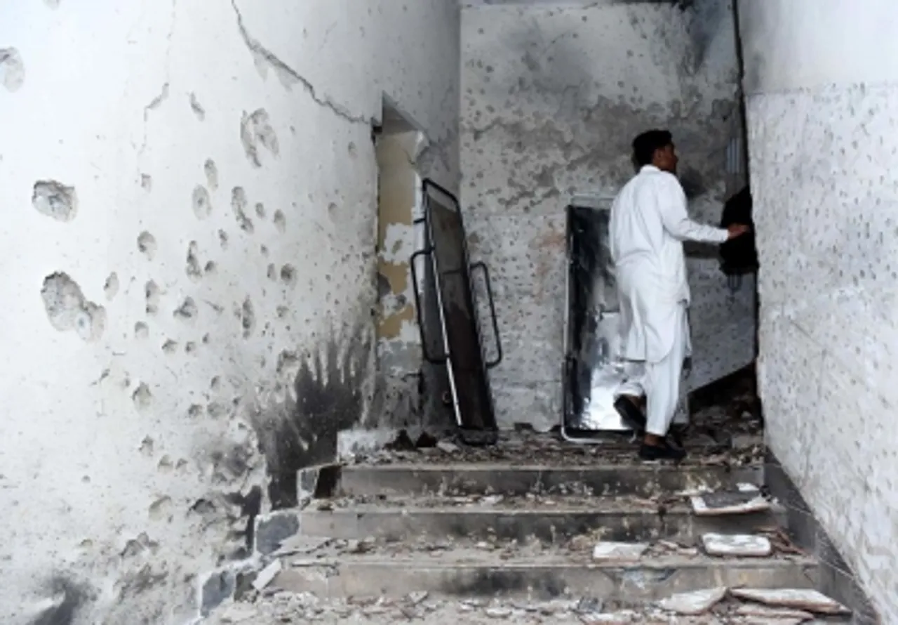 Karachi,Pakistan,Pakistani Police,terrorist,police building in Karachi,Pakistan police,Smoke,Police officers,police building,
