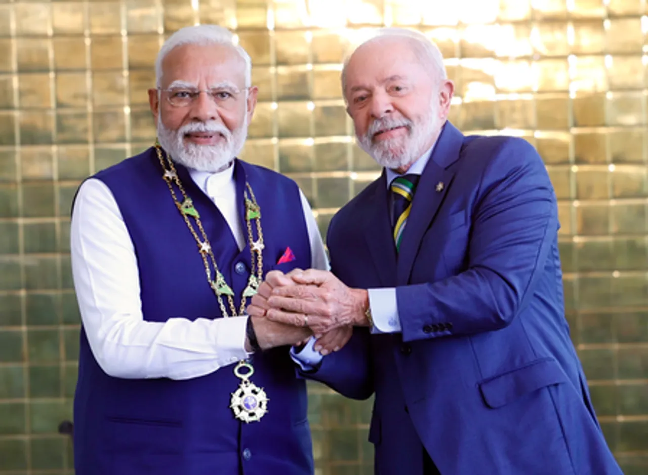 Brasília: PM Modi with Brazilian President Luiz Inácio Lula da Silva