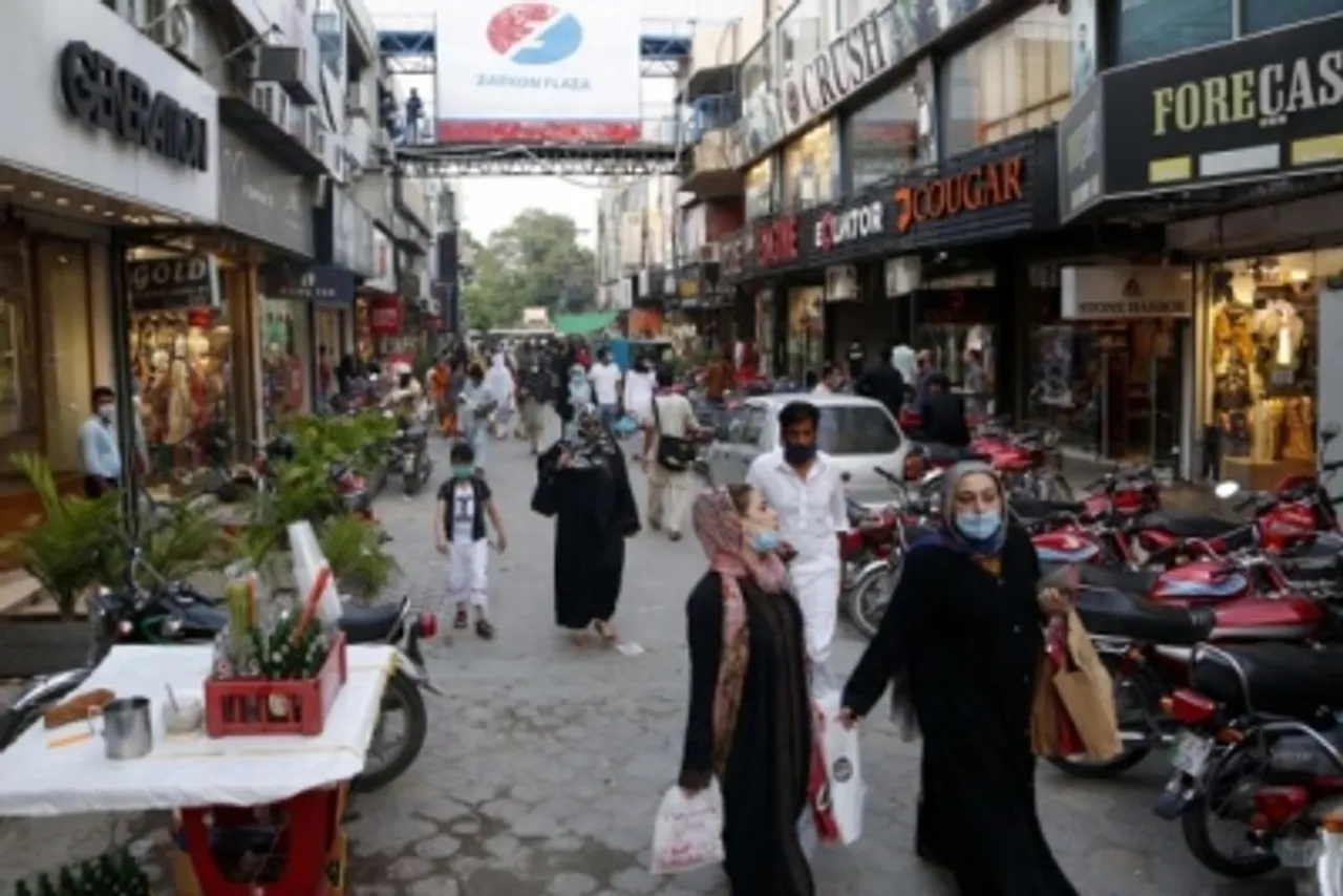 People, walk , market,  eastern , Pakistan,  Rawalpindi