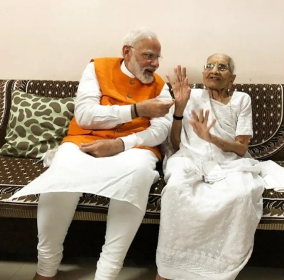 Sept 2019,Gandhinagar,Narendra Modi,visit,his mother,having food with his mother,food with his mother,Heeraben Modi,69th Birthday,Birthday