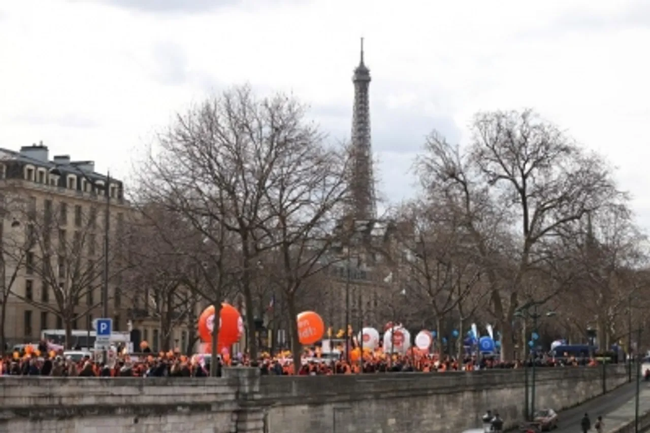 People,demonstrate,pension reform plan,Paris,