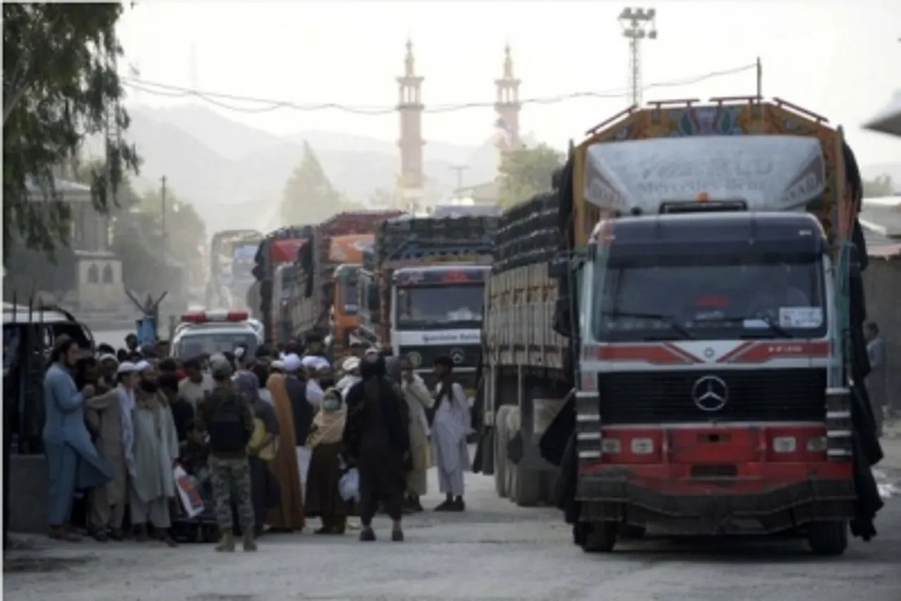 Afghanistan, glimpse,border crossing, Torkham,Pakistan, Afghanistan,Torkham,Pakistani soldier,