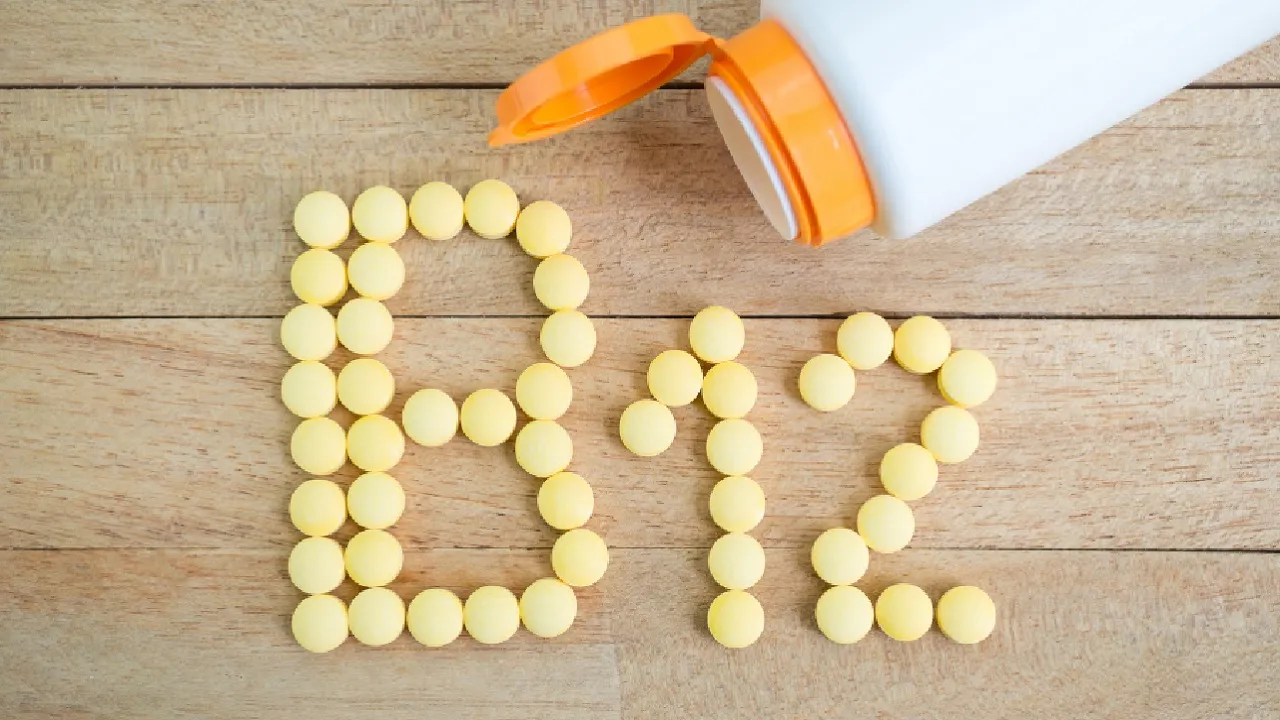 शरीर के लिए घातक है Vitamin B12 की कमी, गलत आदतें कर सकती हैं बीमार, इन बातों का रखें खास ख्याल