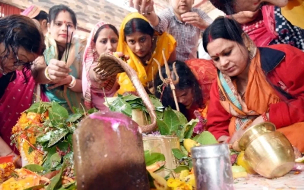Feb 2020,Patna,Maha Shivaratri,MahaShivaratri,Shivaratri,Devotees offer prayers