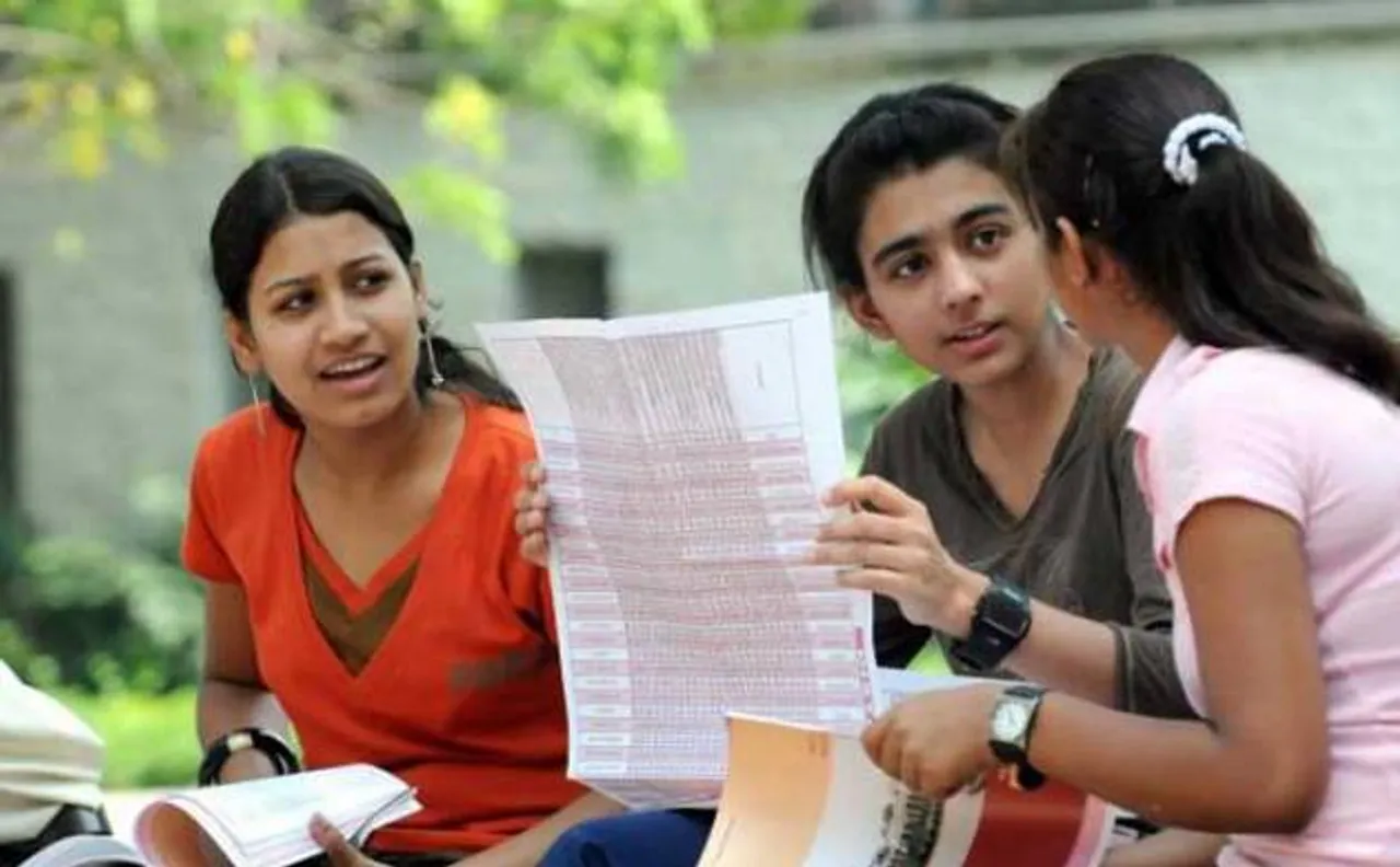 भारत से हर साल 3 लाख छात्र जाते हैं विदेश पढ़ने, यूएस है पहली पसंद