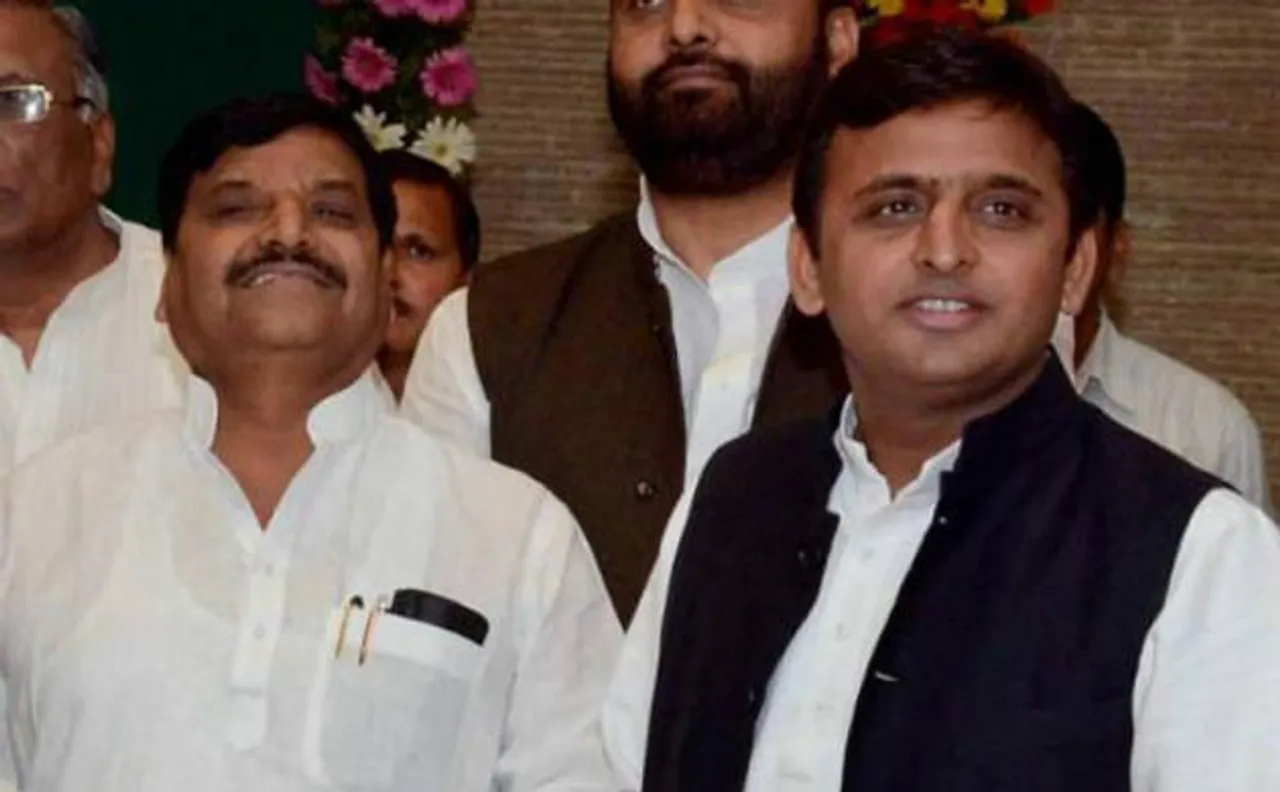 सपा में वर्चस्व की लड़ाई जारी, शिवपाल बने प्रदेश सपा अध्यक्ष तो अखिलेश ने उनसे छीने अहम विभाग