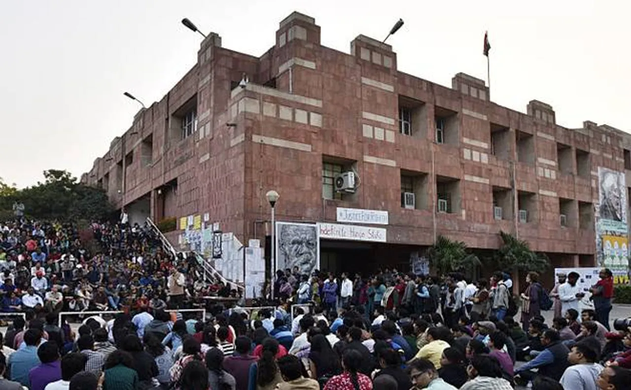 जेएनयू के शोध छात्र पर महिला ने लगाया रेप का आरोप, एफआईआर दर्ज