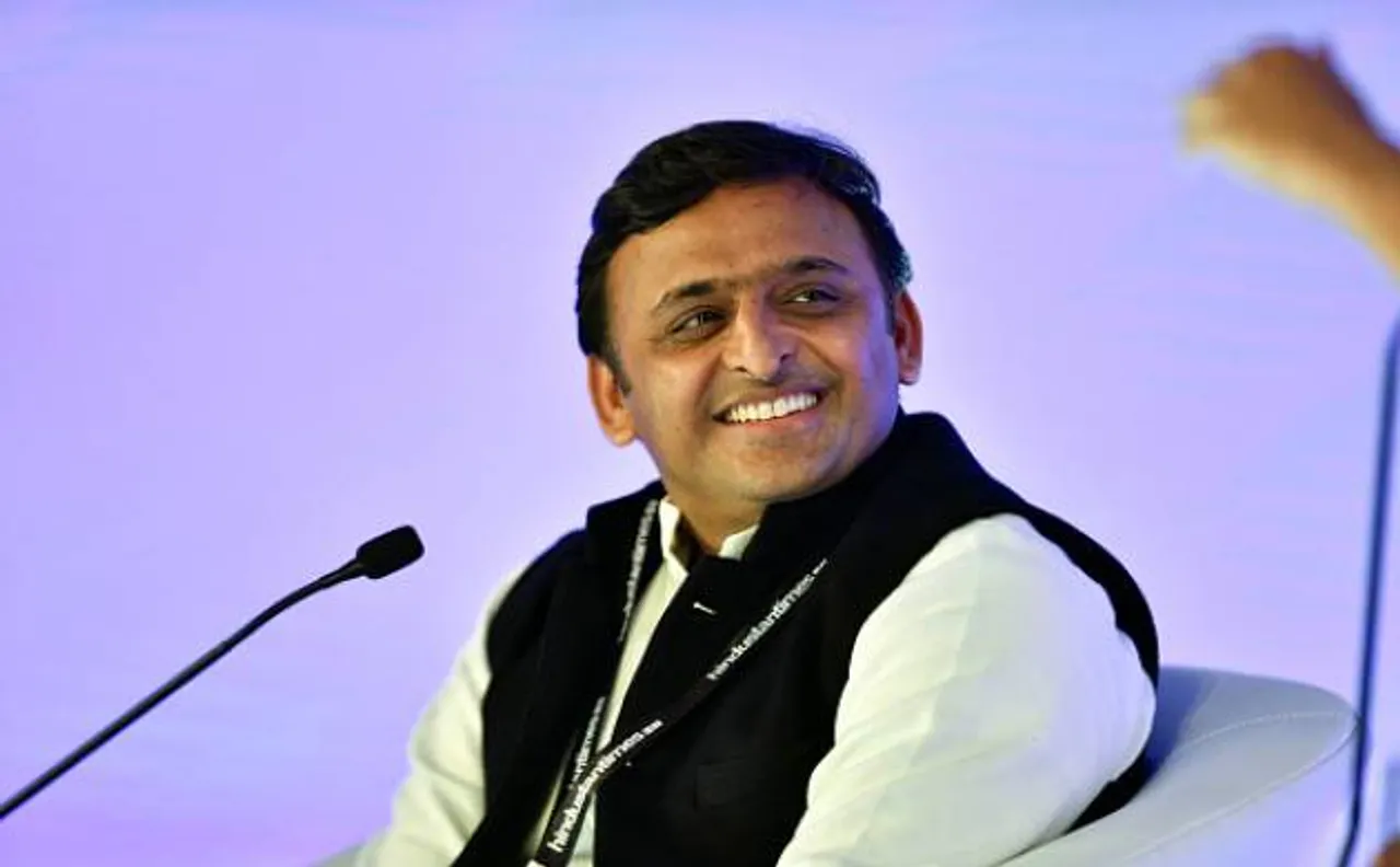 सीएम अखिलेश संभालेंगे टिकट बंटवारे की कमान, पार्टी हित में मुलायम का फरमान