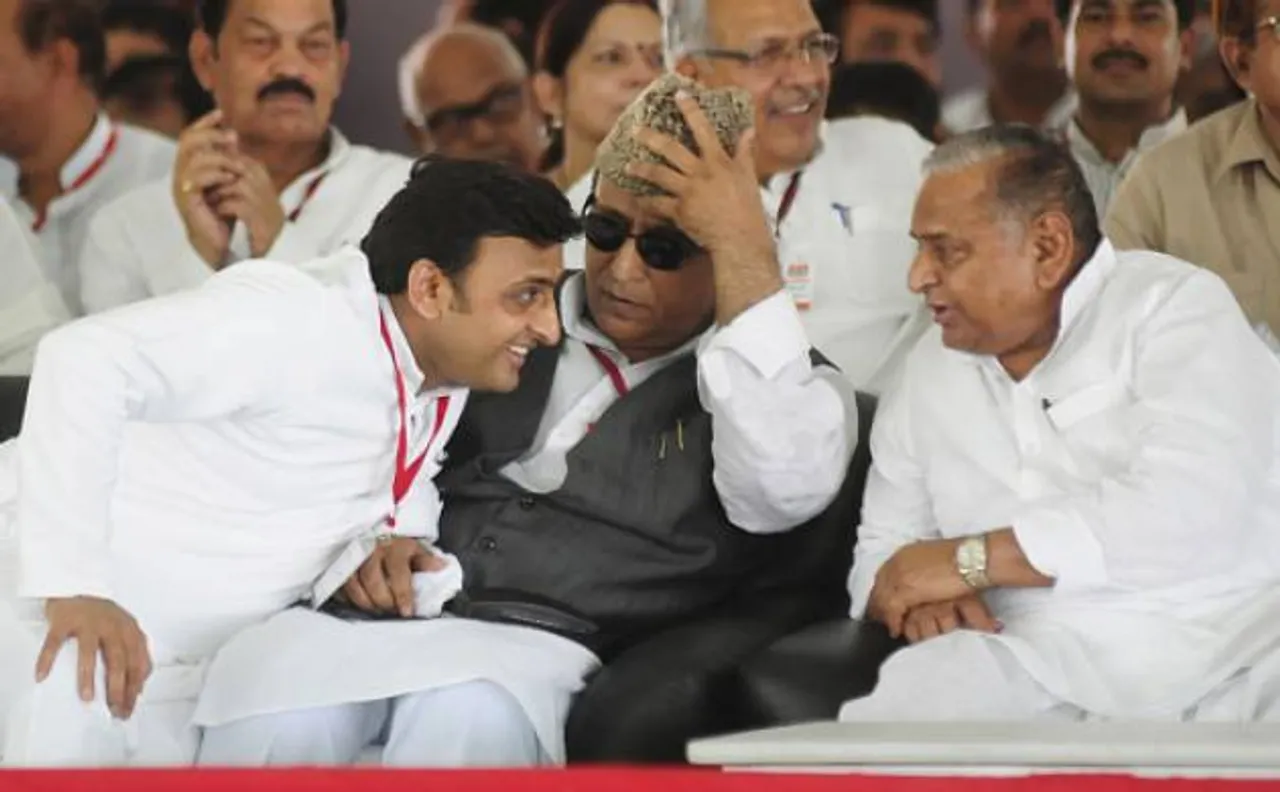 समाजवादी कुनबे में ये सिंहासन पर कब्ज़े की लड़ाई है, टीपू ही सुल्तान होगा।