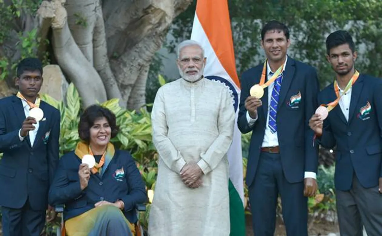रियो पैराओलंपिक खिलाड़ियों से मिले पीएम मोदी, बढ़ाया उत्साह