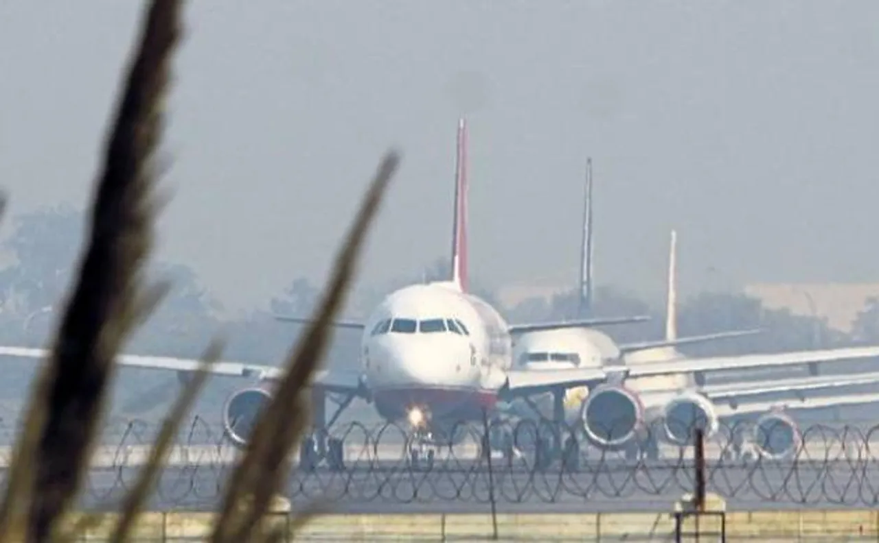 आईजीआई एयरपोर्ट सुरक्षा में चूक, बॉउंड्री फांद घुसा शख्स