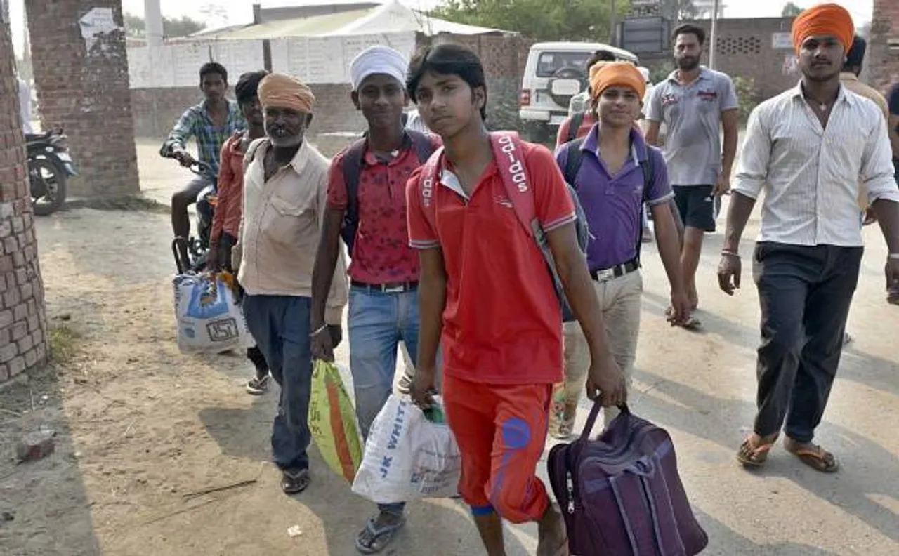 सर्जिकल स्ट्राइक के बाद ख़ाली कराए जा रहे सीमा पर बसे गांव, लोगों को भेजा जा रहा सुरक्षित जगह