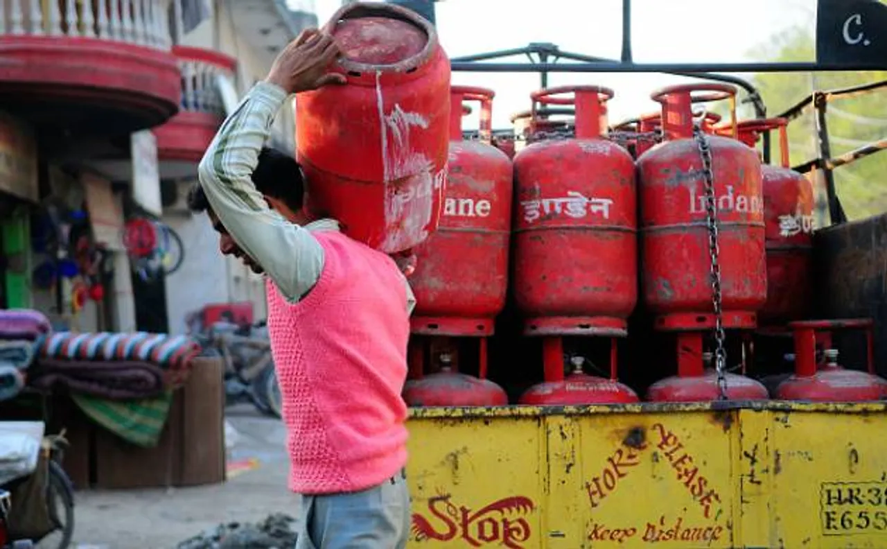 शनिवार से रसोई गैस सिलेंडर 2.03 रुपए हुआ महंगा