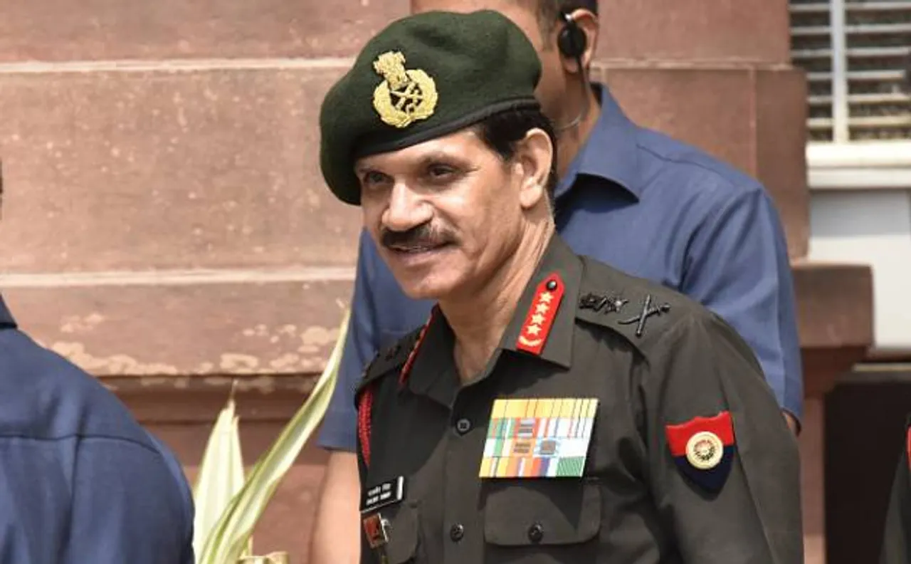भारतीय सेना की तैयारियों का जायज़ा लेने सेना प्रमुख दलबीर सिंह पहुंचे कश्मीर