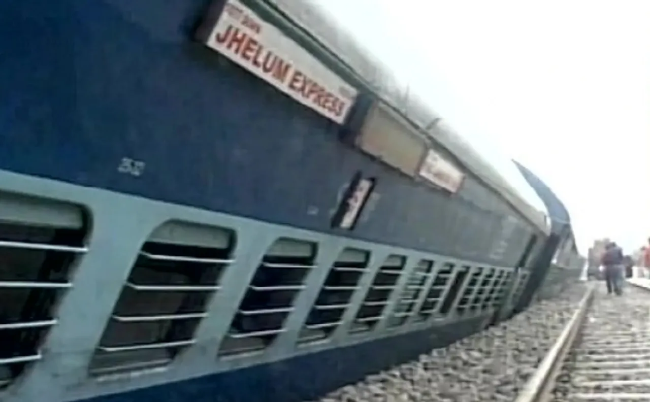पंजाब में फिलौर स्टेशन के पास झेलम एक्सप्रेस की 9 बोगियां पटरी से उतरीं