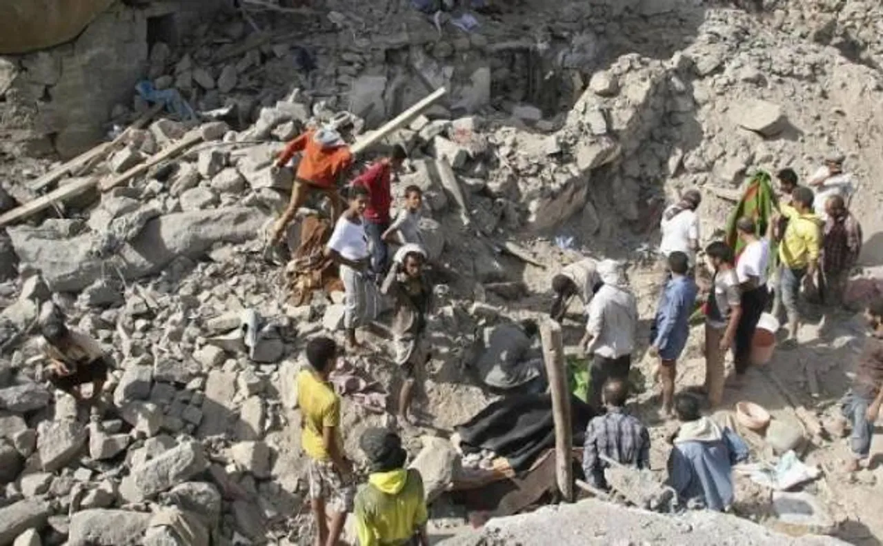 यमन: जनाज़े में जा रहे लोगों पर सउदी गठबंधन का हवाई हमला, 140 लोगों की मौत, 525 घायल