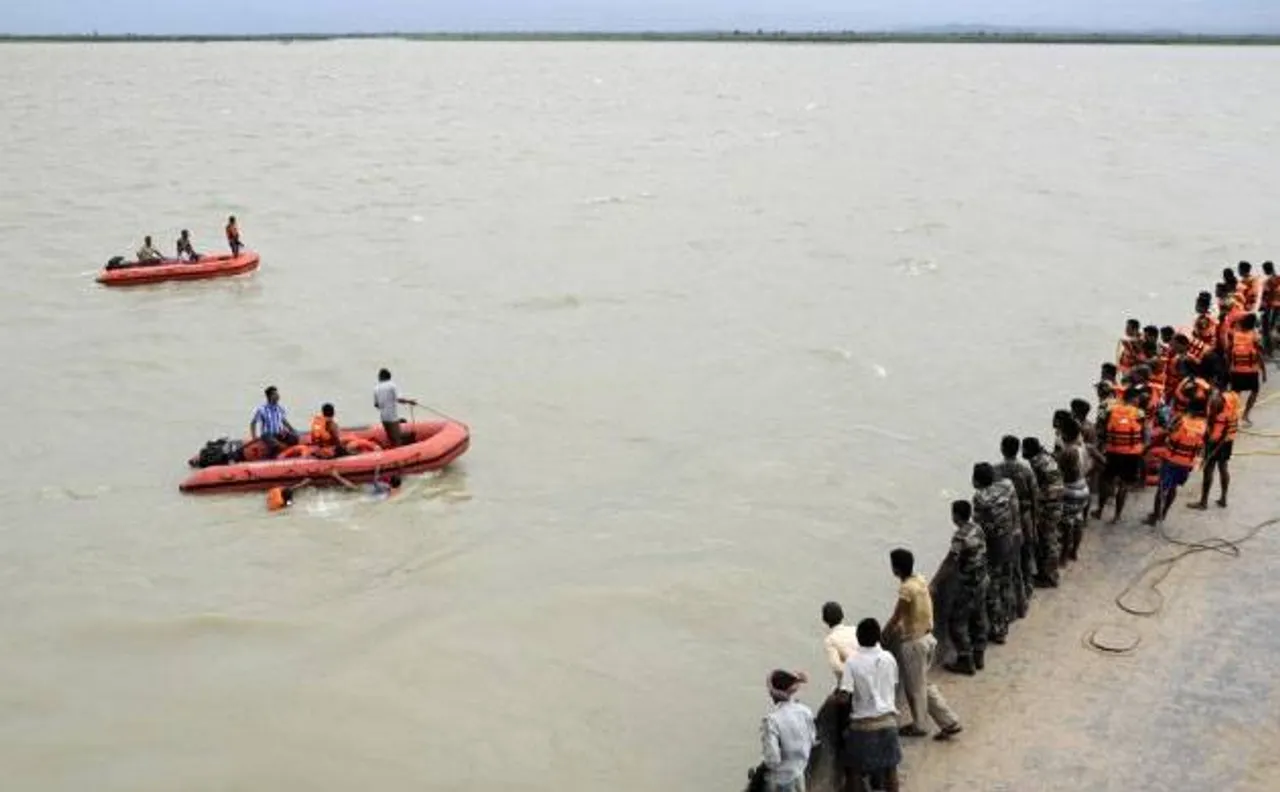 बिहार: दशहरा देखने जा रहे थे लोग, नाव पलटने से दो लोगों की मौत